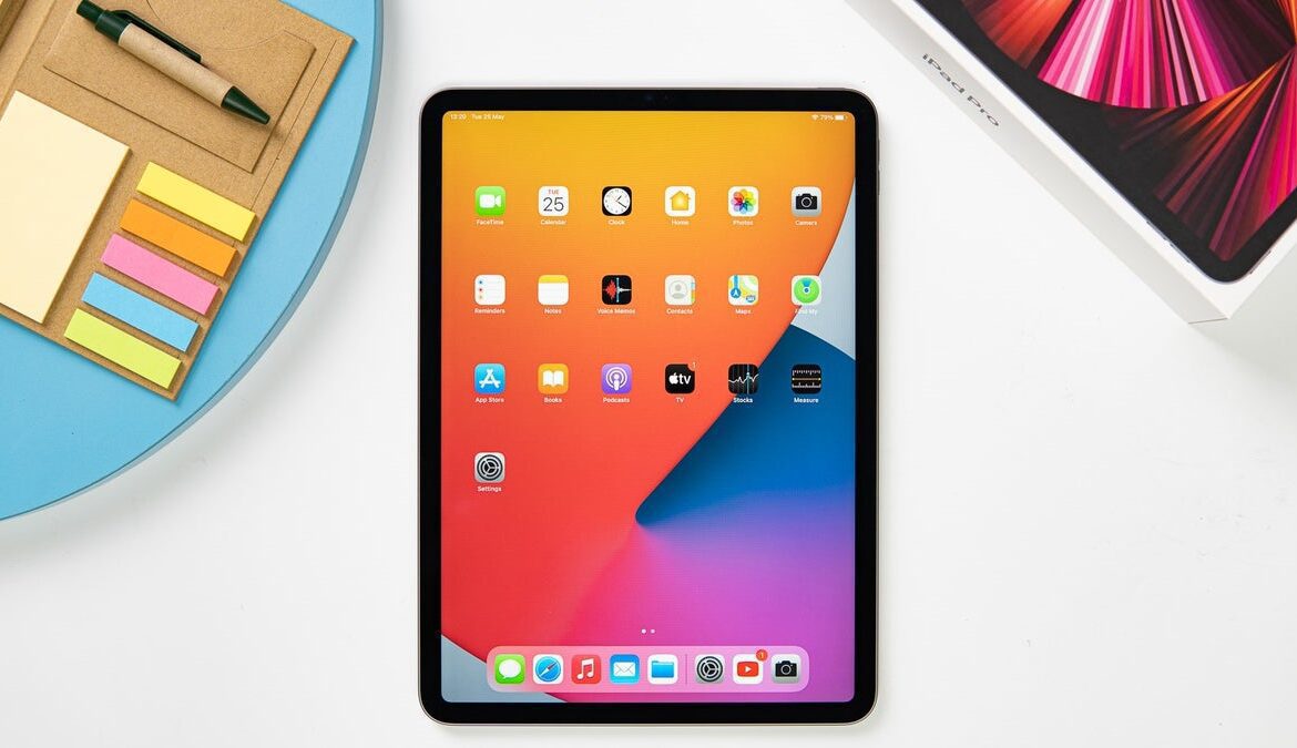 2023-and-onwards-Samsung-tablets-2024-iPad-may-feature-more-vibrant-OLED-panels